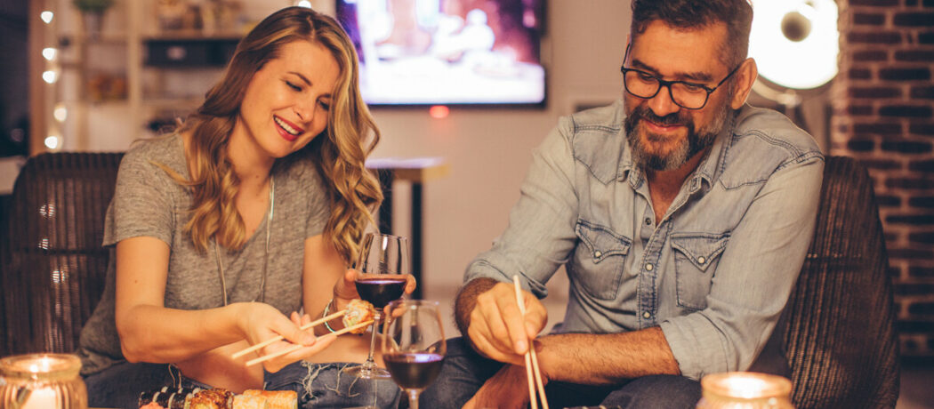 Manger thaï, vivre « hygge »… Qu’est-ce qui nous pousse à consommer les produits d’autres cultures ?