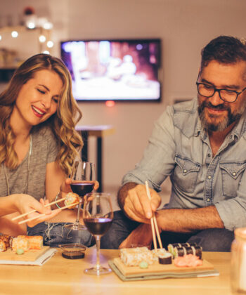 Manger thaï, vivre « hygge »… Qu’est-ce qui nous pousse à consommer les produits d’autres cultures ?